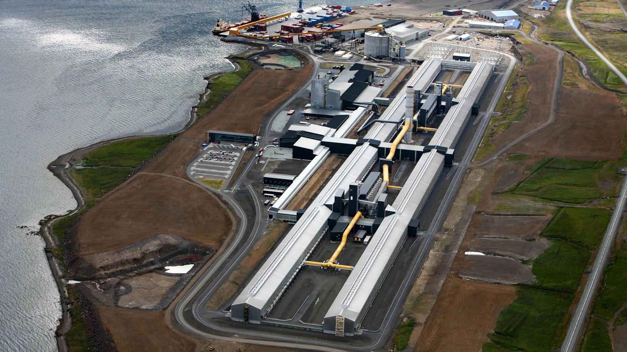 Verksmiðja séð úr lofti.