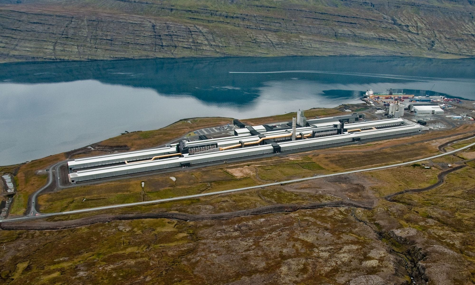 Verksmiðja séð úr lofti.