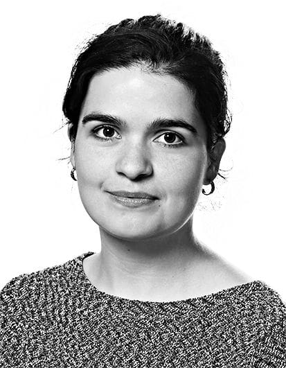 Svart hvít andlitsmynd af konu