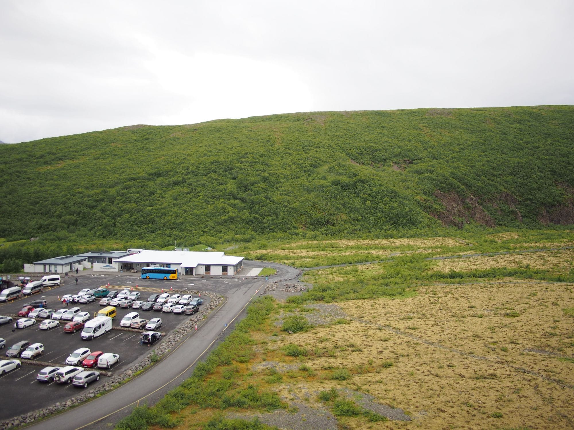 Bílastæði í íslenskri náttúru.
