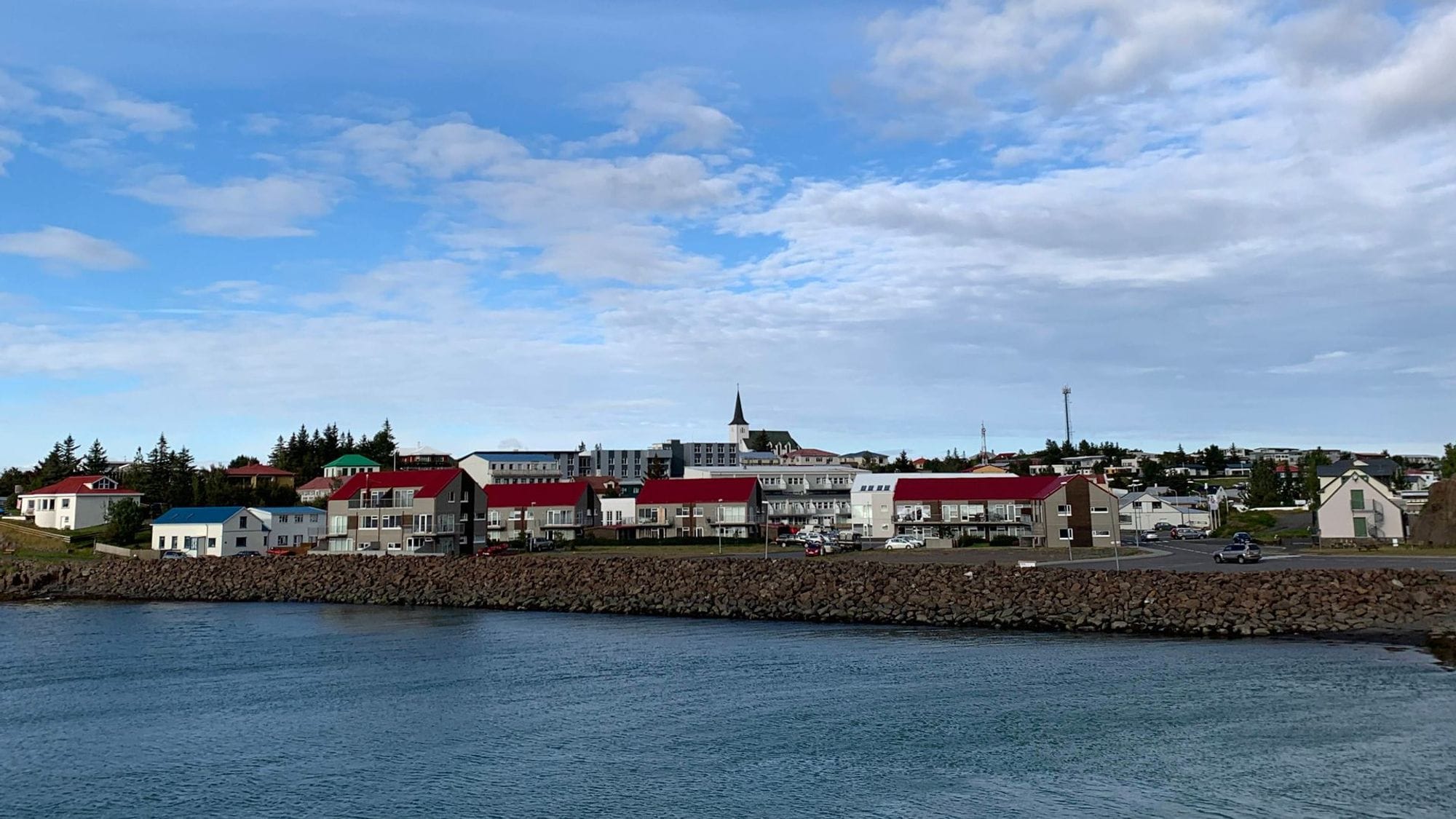 Borgarnes séð frá hafi.