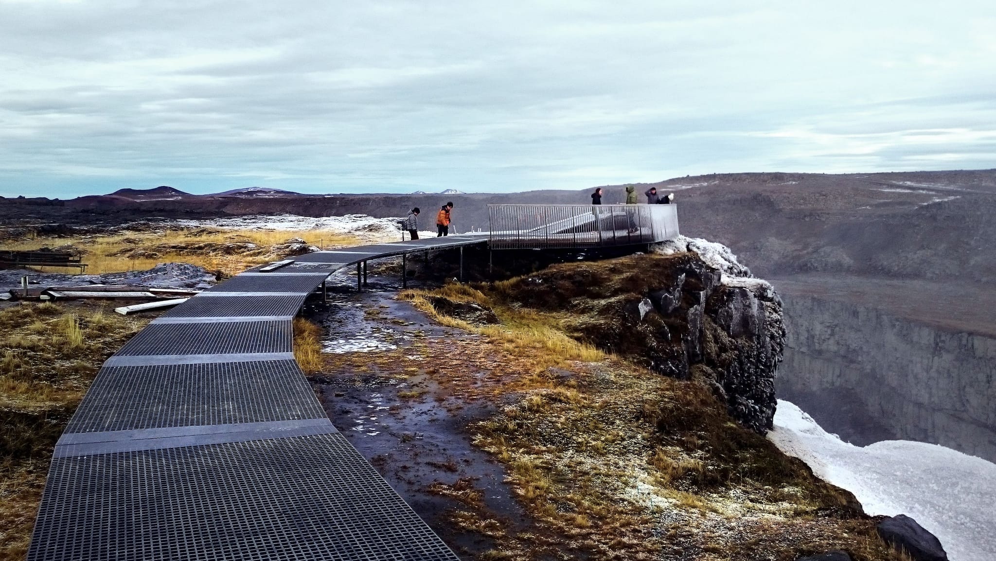 Útsýnispallurinn við Dettifoss.