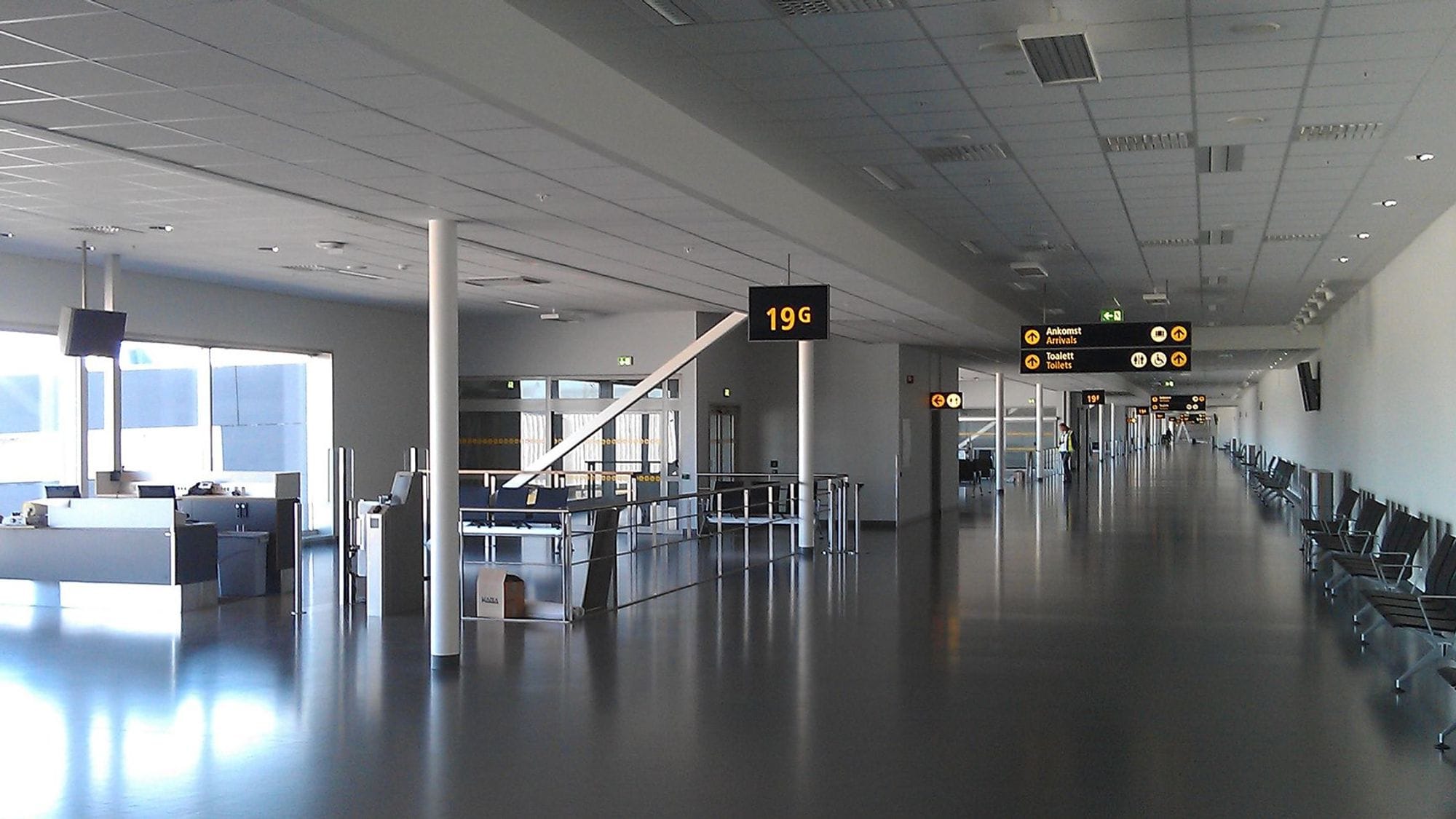 Gangur innan í flugstöð.