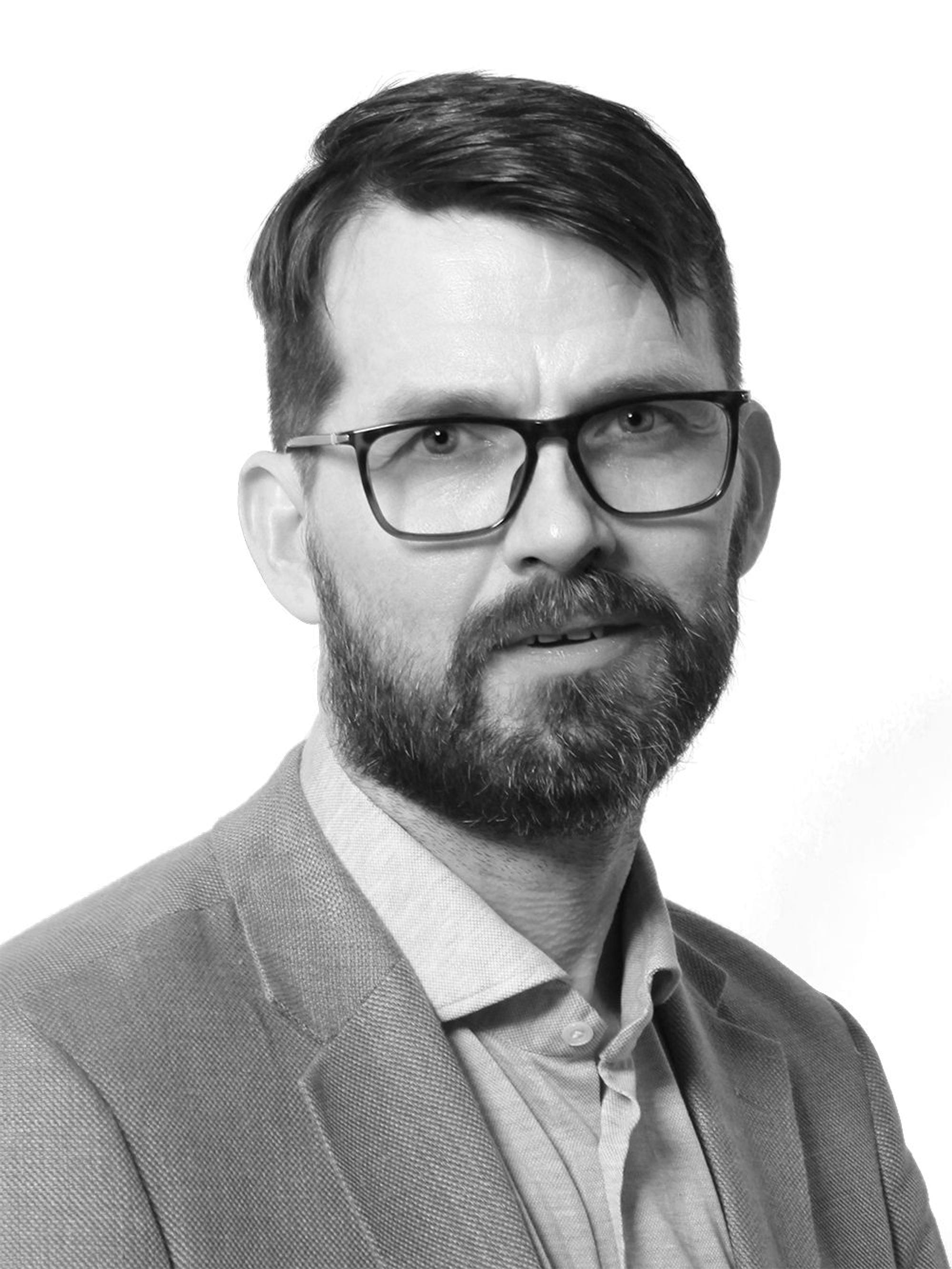 Svart hvít andlitsmynd af manni