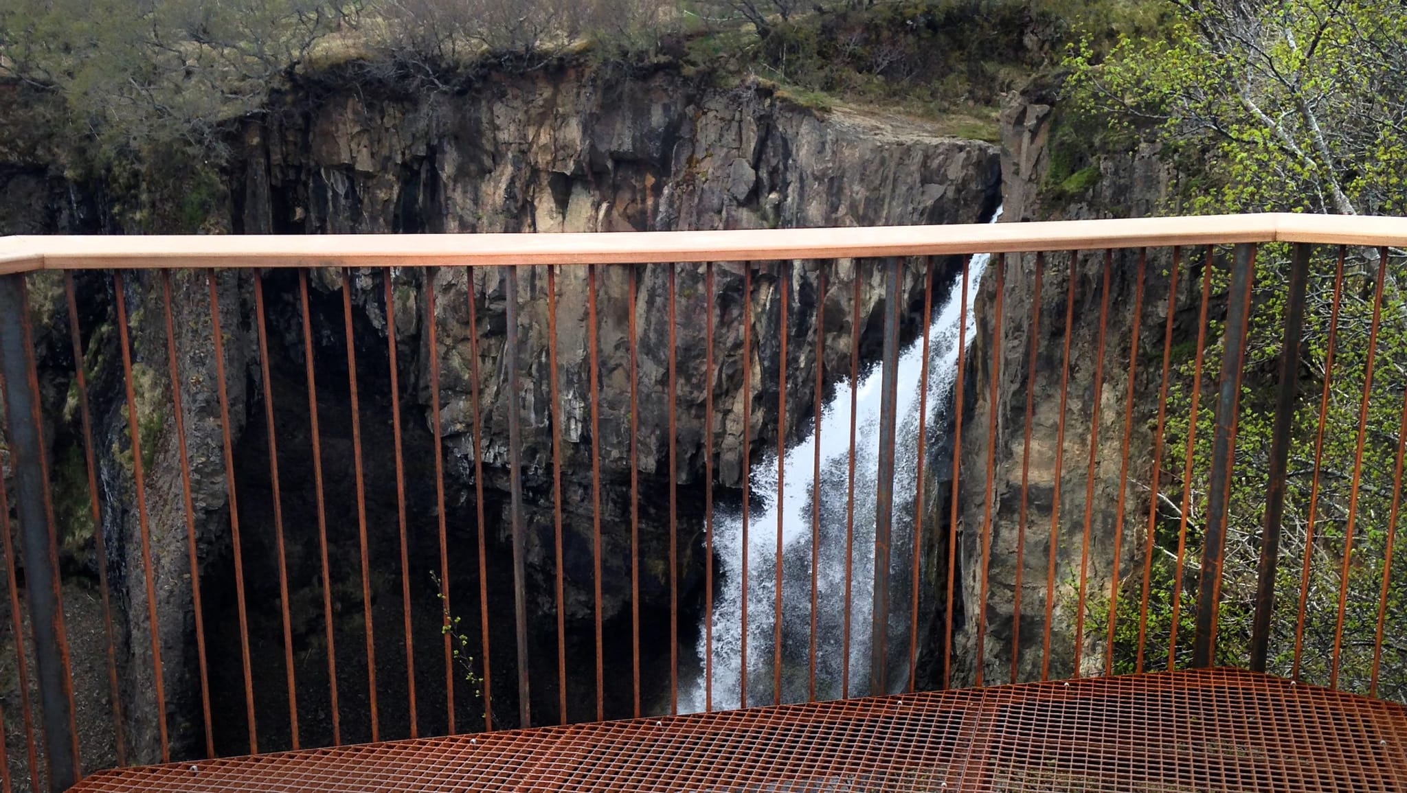 Foss séð frá útsýnispalli, Hundafoss.