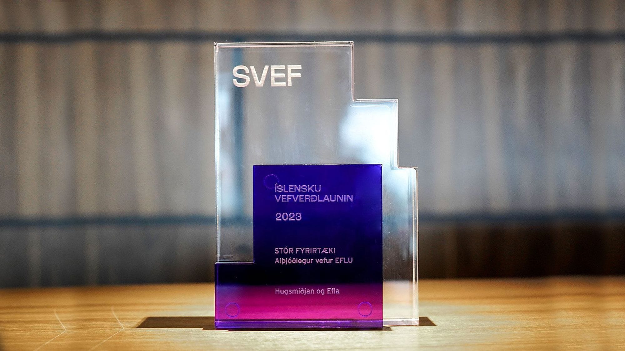 Verðlaunagripur íslensku vefverðlaunanna