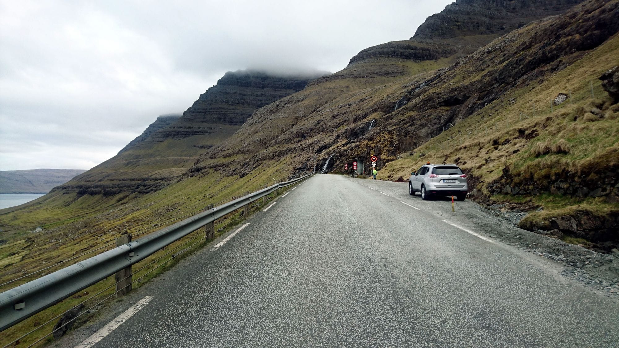 Jarðgöng í fjallslhíð.