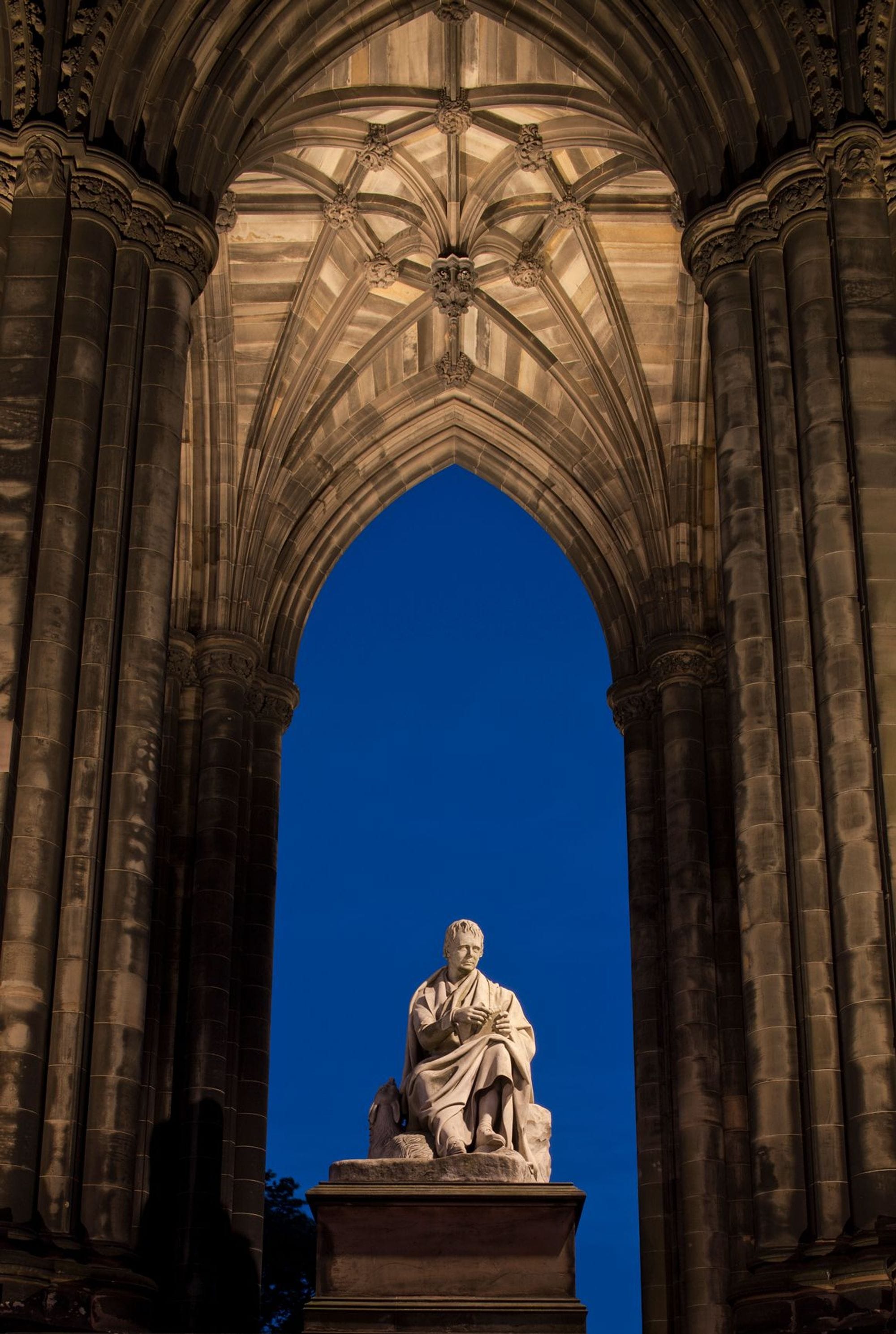 Scott Monument minnimerkið að kvöldi til.