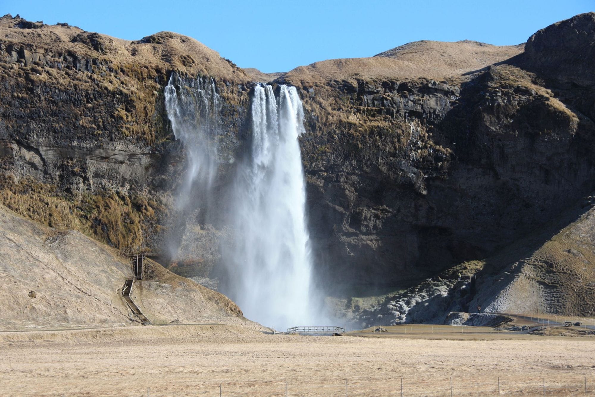 Seljalandsfoss að vori til.