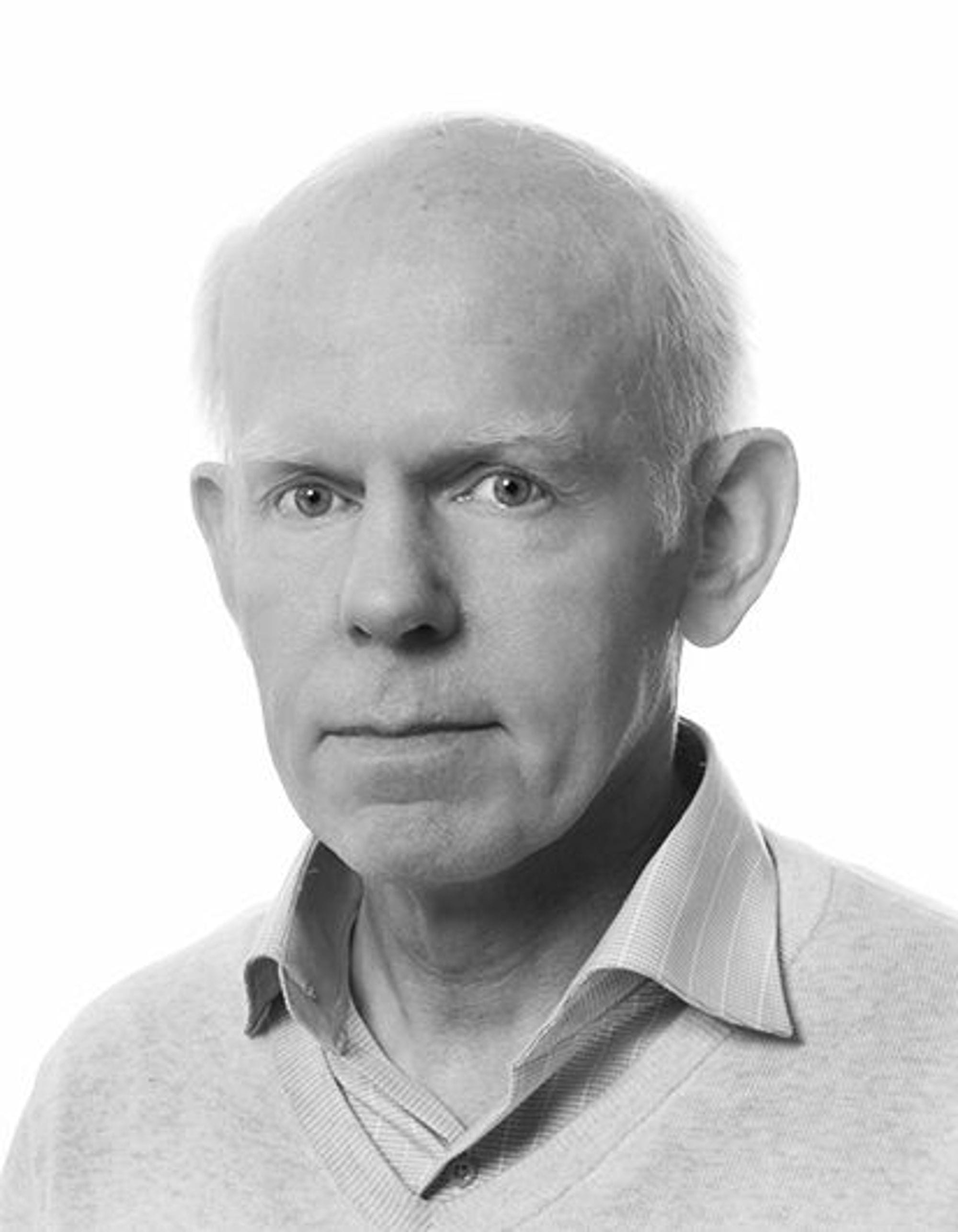 Svart hvít andlitsmynd af manni