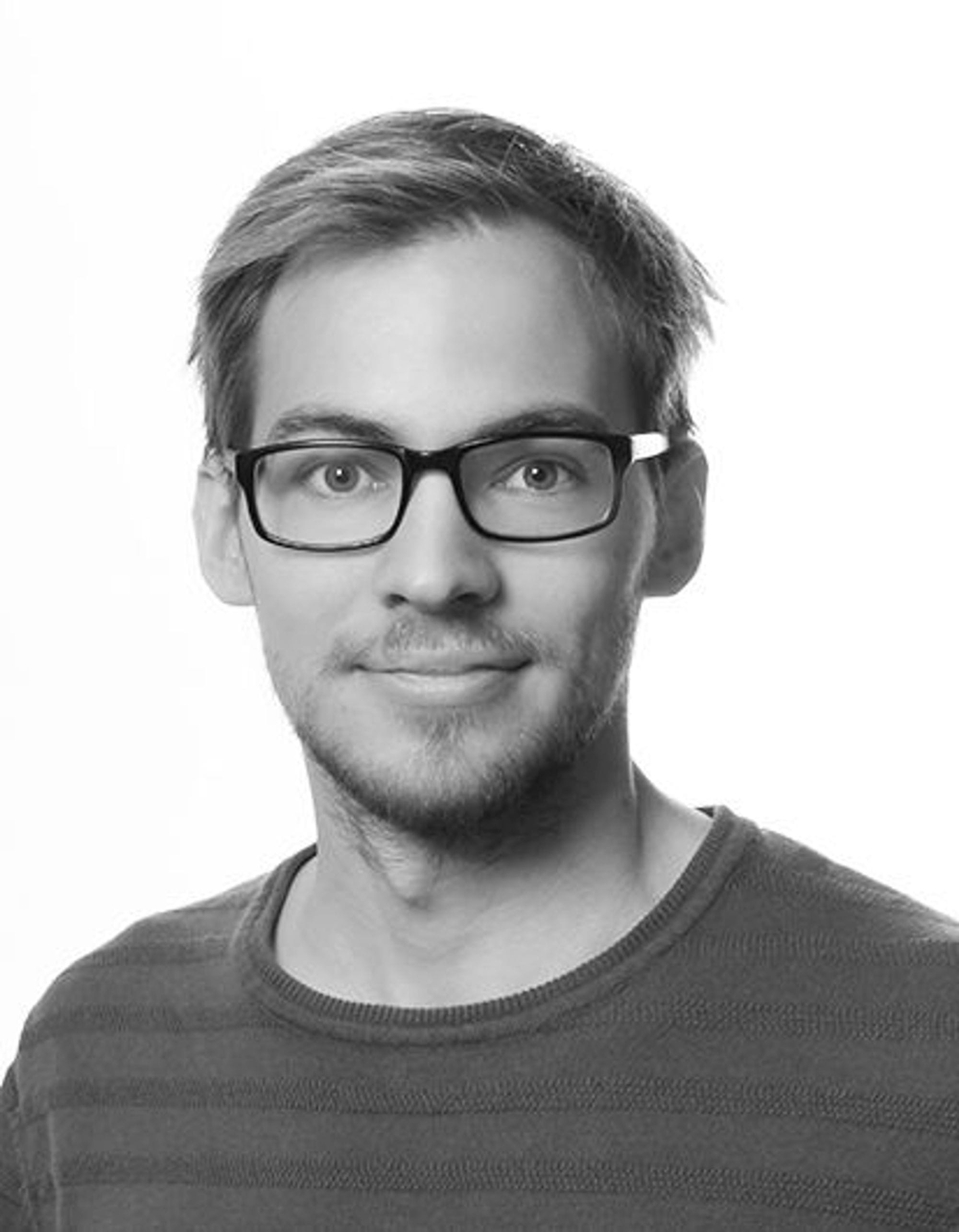 Svart hvít andlitsmynd af manni