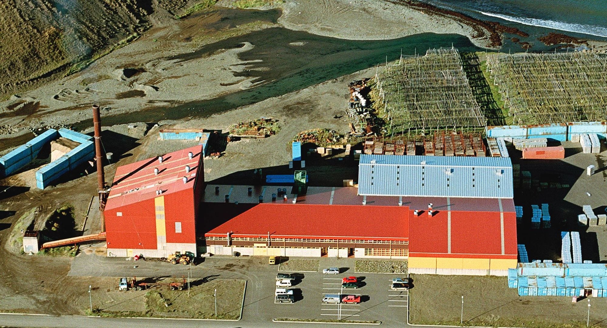 Iðnaðar bygging séð úr lofti.