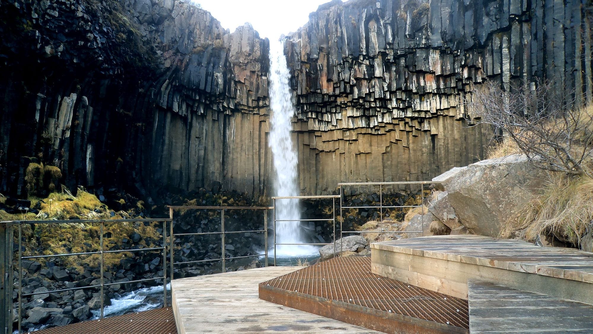 Foss frá stuðlabergi - Svartifoss.